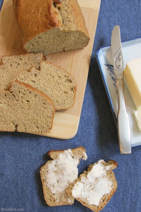 BrenDid Best Banana Bread ! There's no oil, less sugar and whole wheat flour in this delicious recipe .