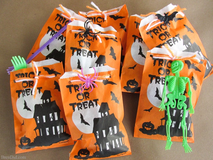 DOLLAR TREE HAUL HALLOWEEN TREATS GOODIE BAGS For Students & Kids - YouTube