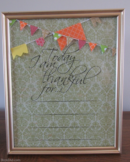 BrenDid I Am Thankful Dry Erase Board DIY and Printable for Kids - Need Thanksgiving craft ideas? Make "Thankful" dry erase boards with free printable. They are a fun kids Thanksgiving craft that emphasize thankfulness.