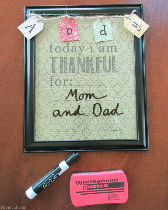 BrenDid I Am Thankful Dry Erase Board DIY and Printable for Kids - Need Thanksgiving craft ideas? Make "Thankful" dry erase boards with free printable. They are a fun kids Thanksgiving craft that emphasize thankfulness.