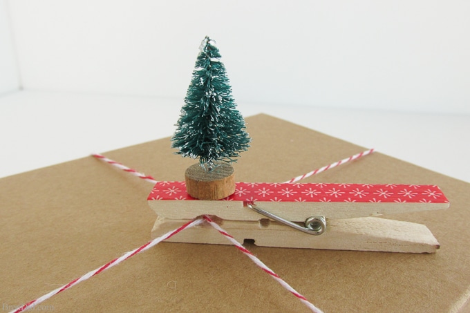 Pinning to make for gifts. Adorable Homemade Christmas Gift Tags from BrenDid.com. I love clothespin crafts!