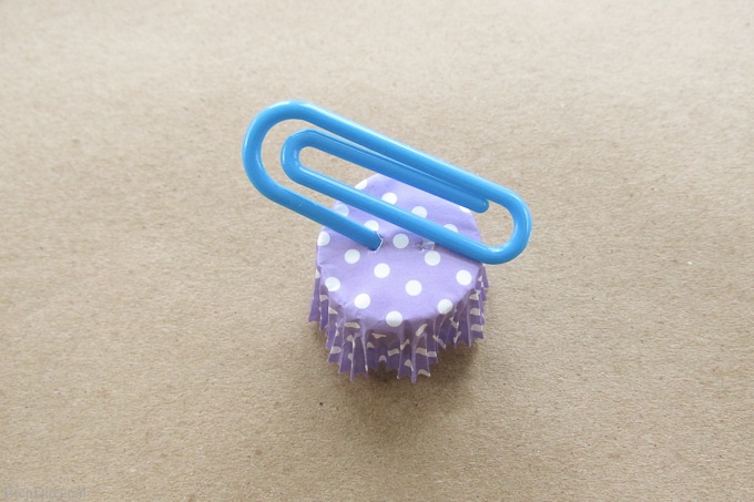 Cupcake Bookmark Craft and Free Printable Valentine Cards from BrenDid -Learn to make pom poms into cute cupcake bookmarks. Easy kids’ craft for Valentine's Day gifts and cards.