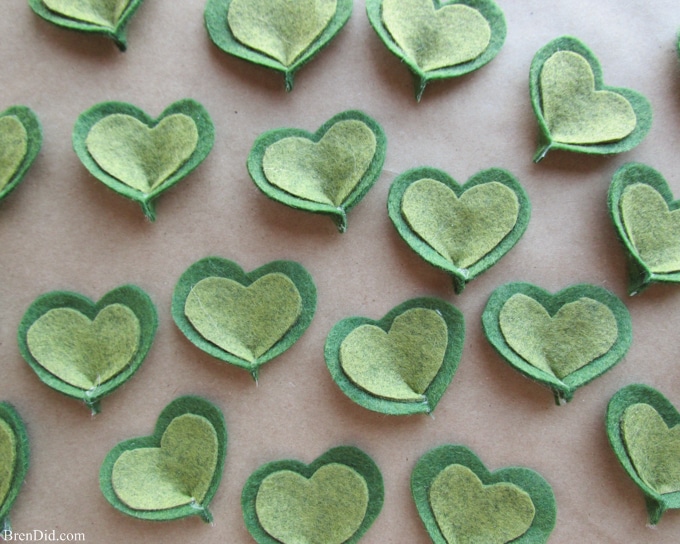 Are you a St. Patrick’s Day lover? Make a fun and easy St. Patrick’s Day Shamrock garland using felt, bakers twine and premade pom poms.