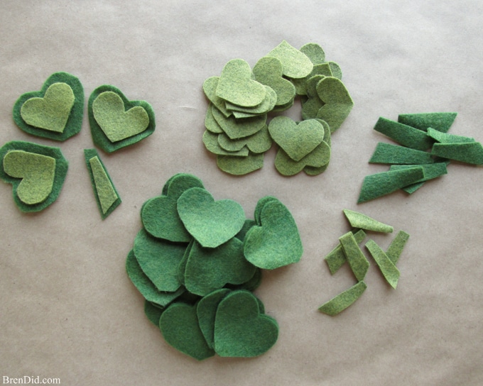 Are you a St. Patrick’s Day lover? Make a fun and easy St. Patrick’s Day Shamrock garland using felt, bakers twine and premade pom poms.