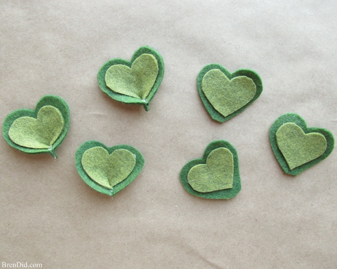 Are you a St. Patrick’s Day lover? Make a fun and easy St. Patrick’s Day Shamrock garland using felt, bakers twine and premade pom poms.