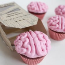 How to Make Zombie Brain Cupcakes - Bren Did