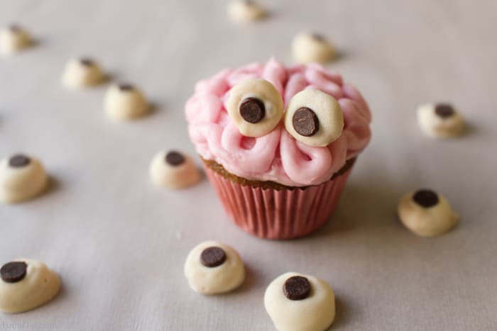 Candy eyes - Homemade edible eyeballs for cakes and pastries