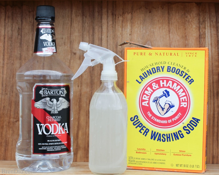 How to Make a DIY Non-Toxic Bathroom Cleaner That Really Works