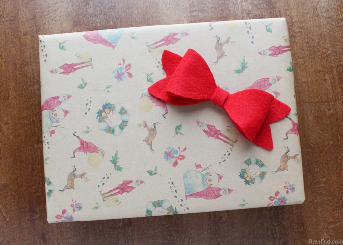 Beautiful Christmas bows are the perfect touch to any present. Learn how to make Christmas bows from felt with this easy Christmas bow tutorial.