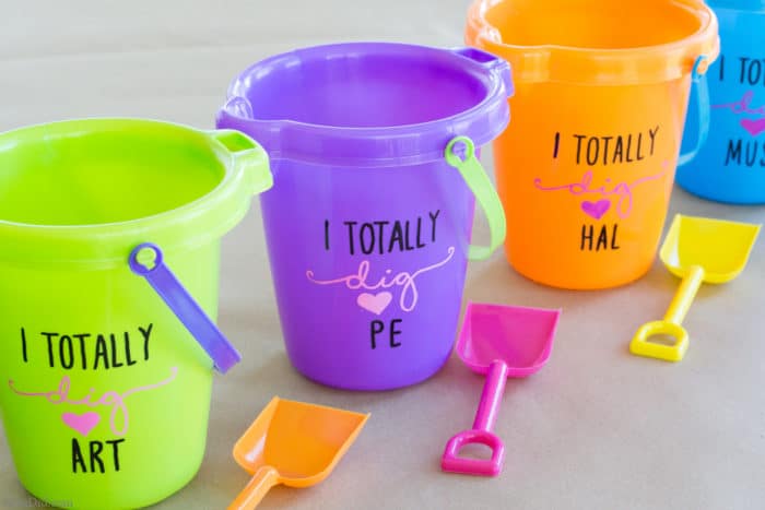 The end of school year is approaching! Tell your teacher thank you with this easy teacher appreciation gift and free printable gift tag featuring fun “totally dig” sayings. Great idea for teacher appreciation week or end of year teacher gifts. DIY Teacher Gifts, Simple Teacher Appreciation Gift, Teacher Appreciation Gift Ideas.