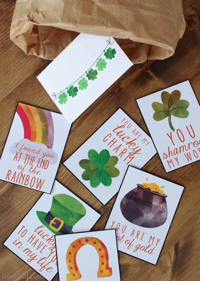 Adorable Saint Patrick's Day Lunch Box Notes feature simple messages and colorful holiday images for kids. Tiny matching envelopes turn the notes into miniature pieces of mail. Print, fold, tape... and YOU are the supreme master of the lunch box note. Absolutely no artistic talent needed! Kids lunch idea.