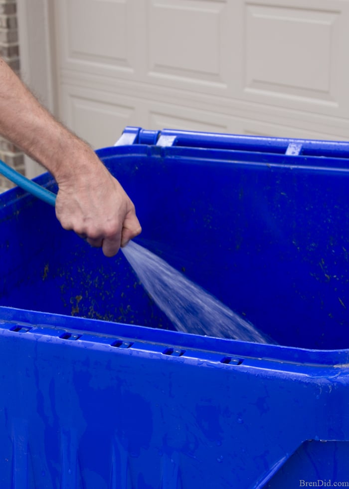 Got a smelly stinky garbage can? Naturally clean your outdoor garbage cans with vinegar to deodorize and eliminate odors. Learn how to get rid of garbage can smell naturally with this easy green cleaning tip. Cleaning with vinegar is non-toxic and environmentally friendly for outdoor cleaning. Sponsored.