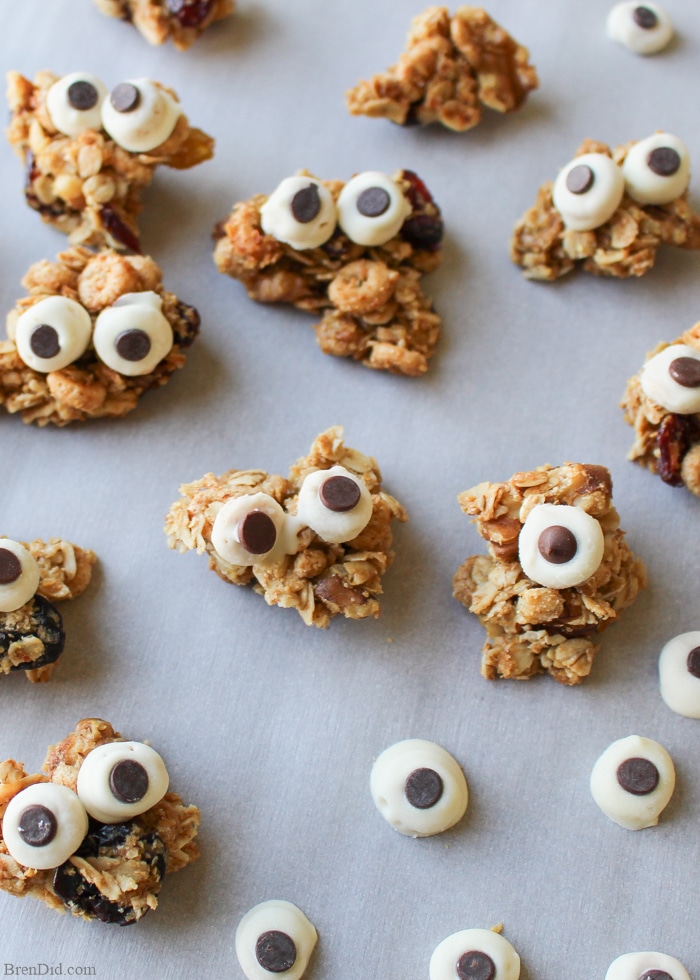 Need a tasty snack kids love? Maple Nut Granola Clusters are a sweet treat made with pure maple syrup. They are a fun alternative to store bought candy and that make healthy Halloween treats. DIY Edible Chocolate Eyeballs & free printable Halloween Goodie Bag Toppers turn them into granola monsters. Perfect Healthy Halloween Treats for Kids.