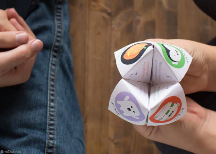 Halloween Joke Tellers for Kids - Make easy Halloween cootie catchers with your kids for a delightful Halloween treat that focuses on fun not sugar or candy. Free printable Halloween craft for kids. Halloween fortune Tellers. Healthy Halloween treat for kids.