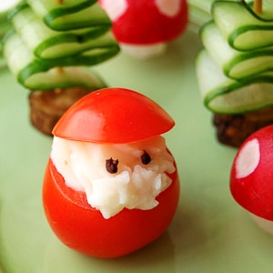  Love the holidays but hate sugar-filled snacks? These healthy Christmas treats for kids are perfect!