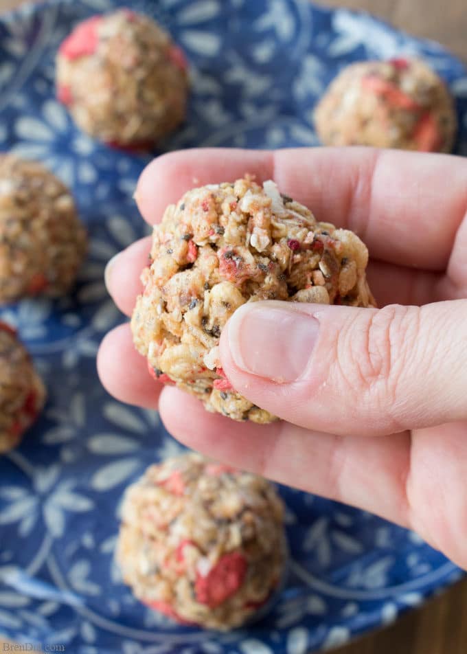 How to shape Crispy Energy Balls