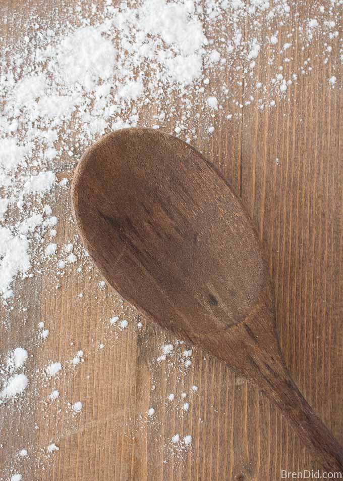 sprinkle of cornstarch with spoon