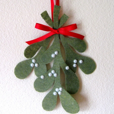 mistletoe felt bow